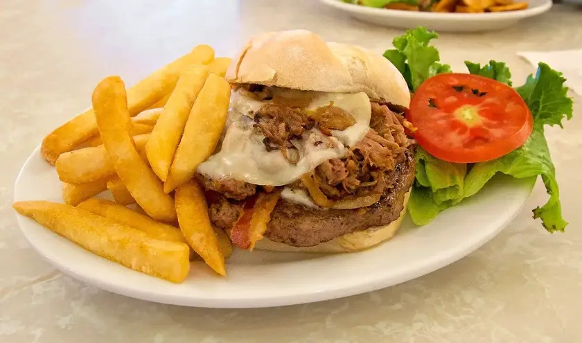 plaza-restaurant-magic-kingdom-burger