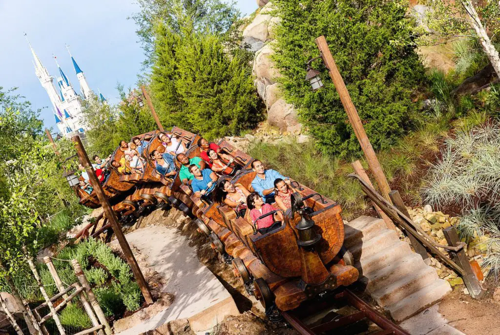 Seven Dwarfs Mine Train - L'une des meilleures attractions du royaume magique