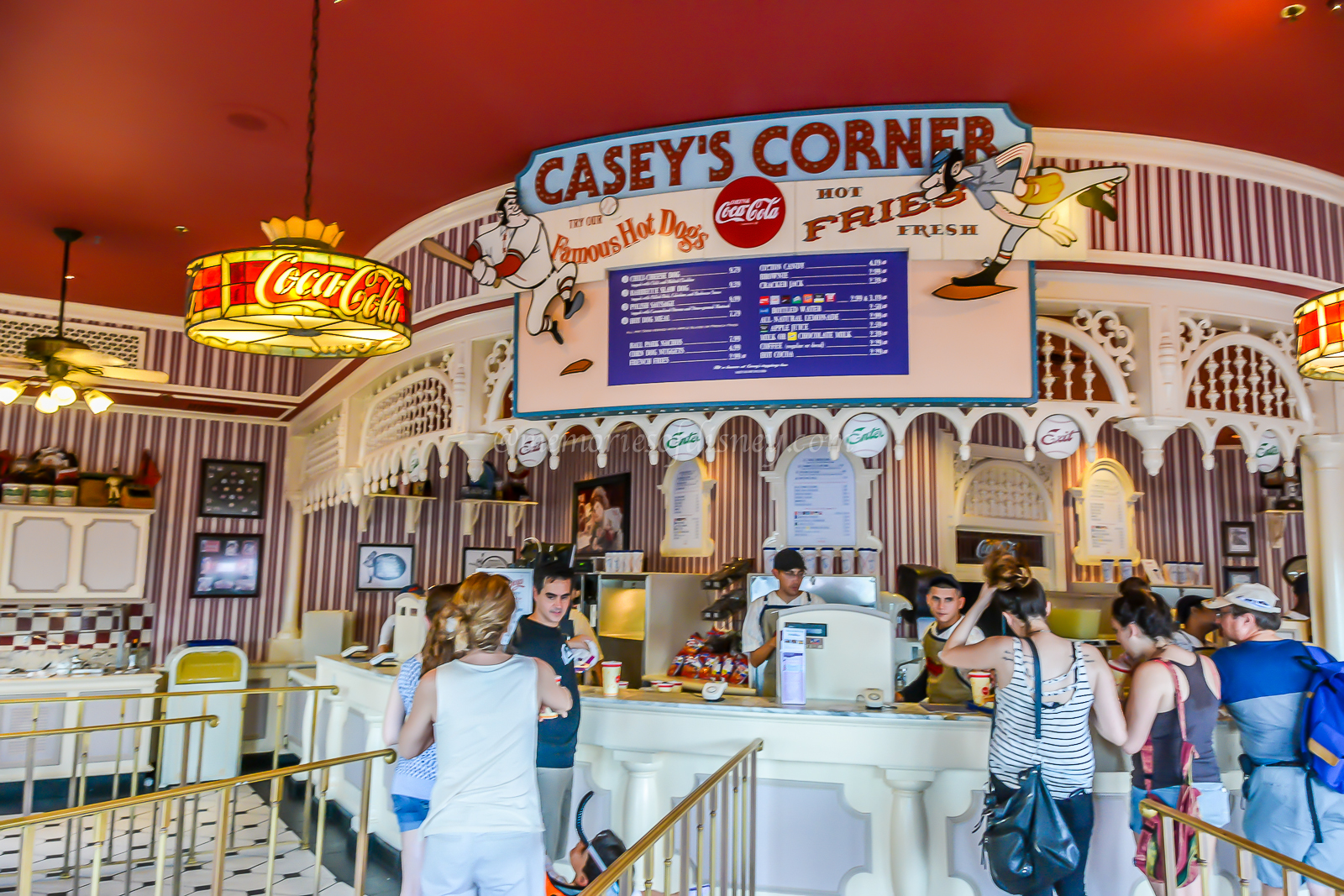 Caseys Corner - Melhor Hot Dog da Disney