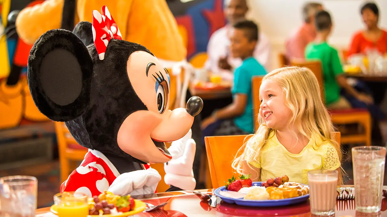 Family dines as Free Dining Plan 2019 at Disney