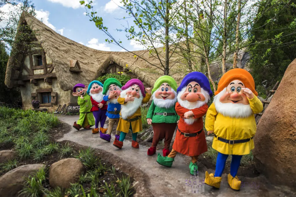 Tren de la mina Seven Dwarfs - Atracción del Reino Mágico