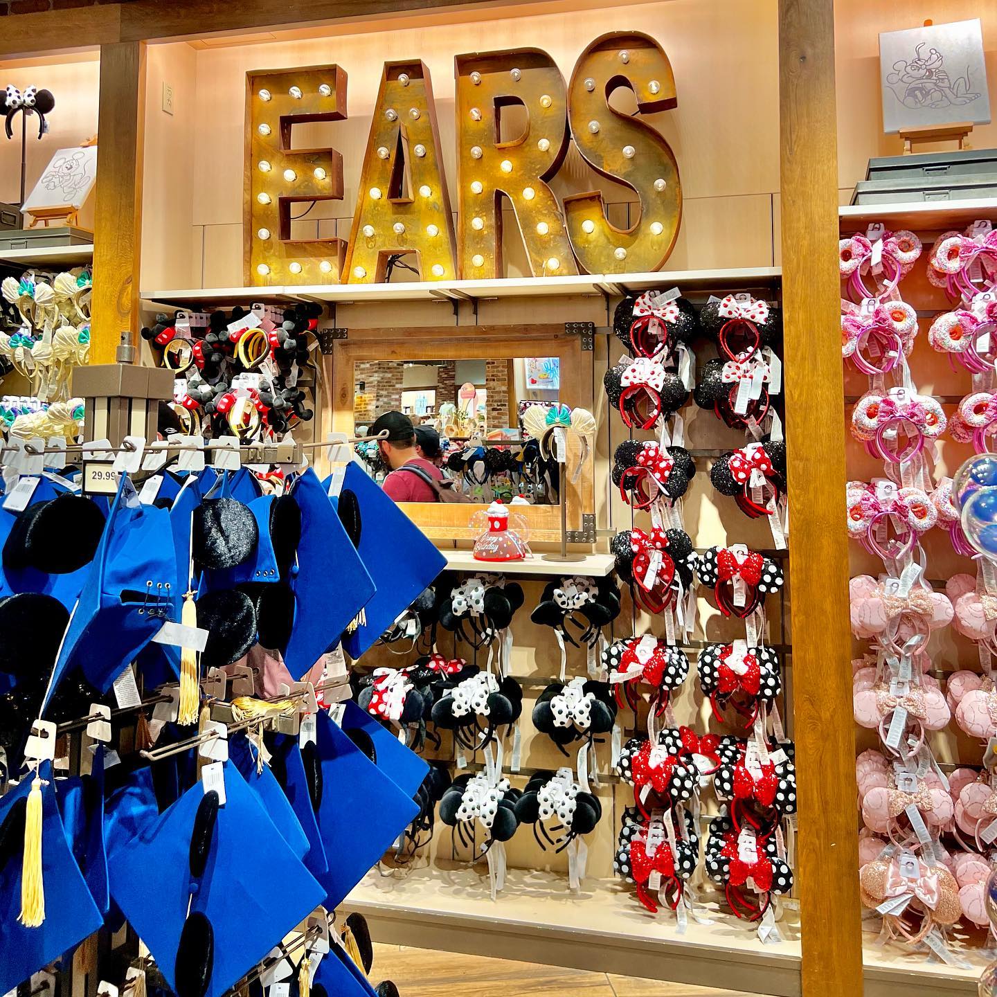 Minnie Ears in der Welt von Disney in Disney Springs