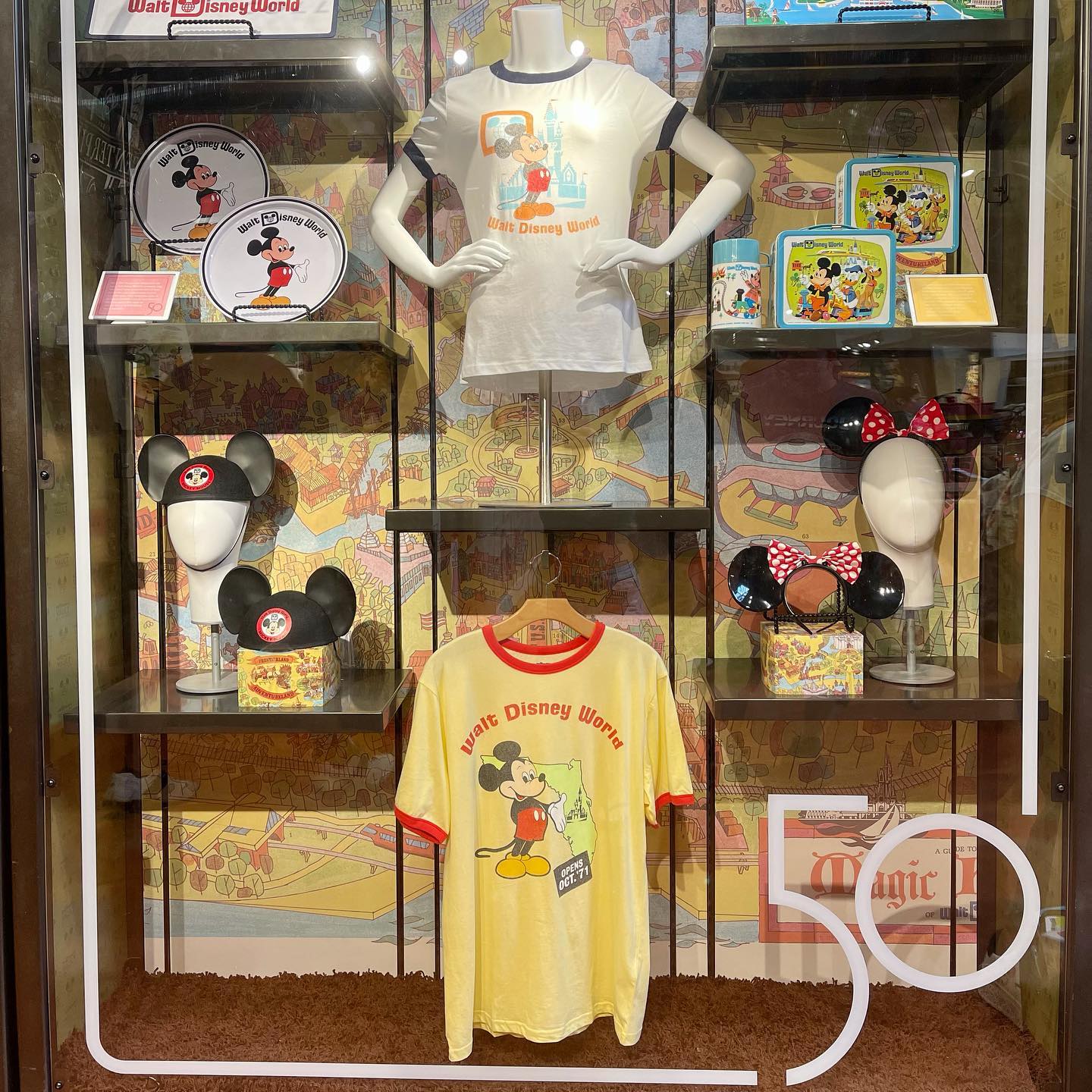 Produtos Disney Comemorativos dos 50 Anos - Marketplace Co-op em Disney Springs