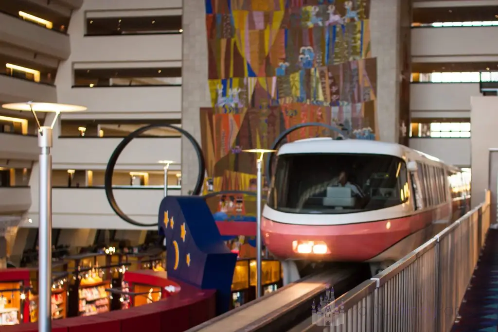 Monorail dentro do Disney's Contemporary Resort