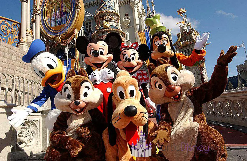 La imagen muestra comidas con personajes de Disney