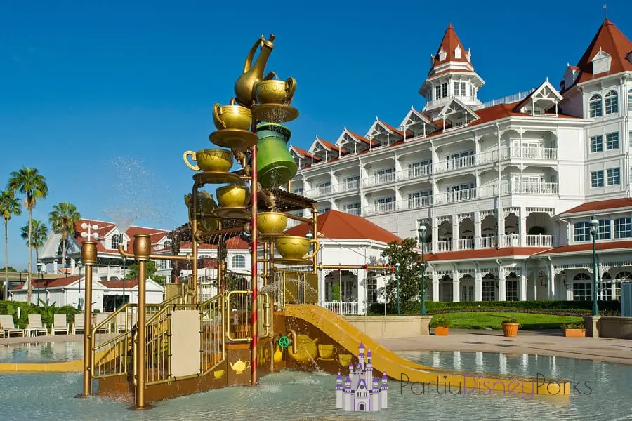 disneys-grand-floridian-resort-spa-pool-hotel