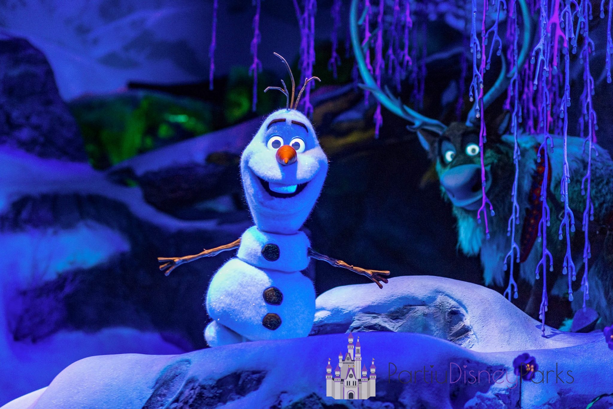 Frozen Ever After Epcot Olaf y Swen en la atracción Frozen en Epcot