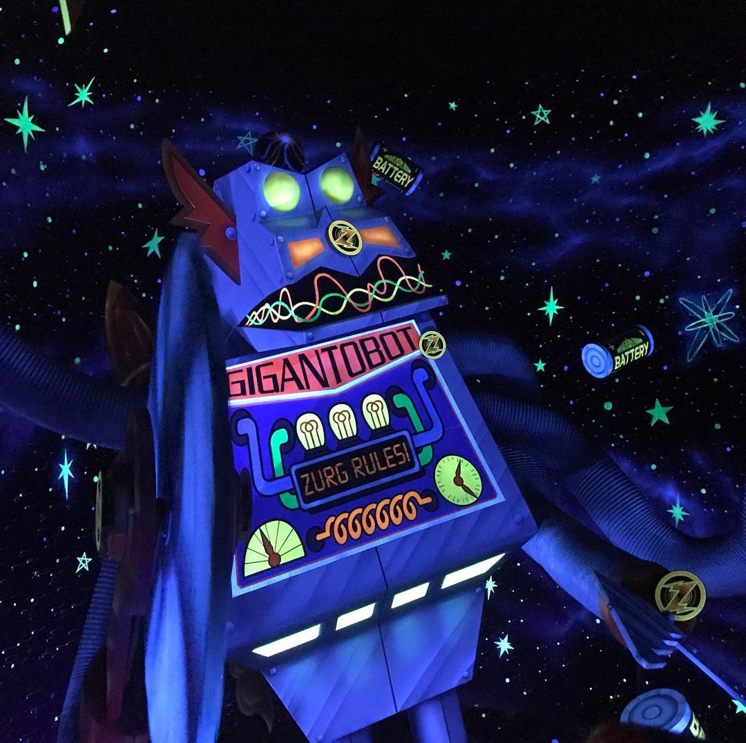 Atração do Buzz Lightyear no Magic Kingdom