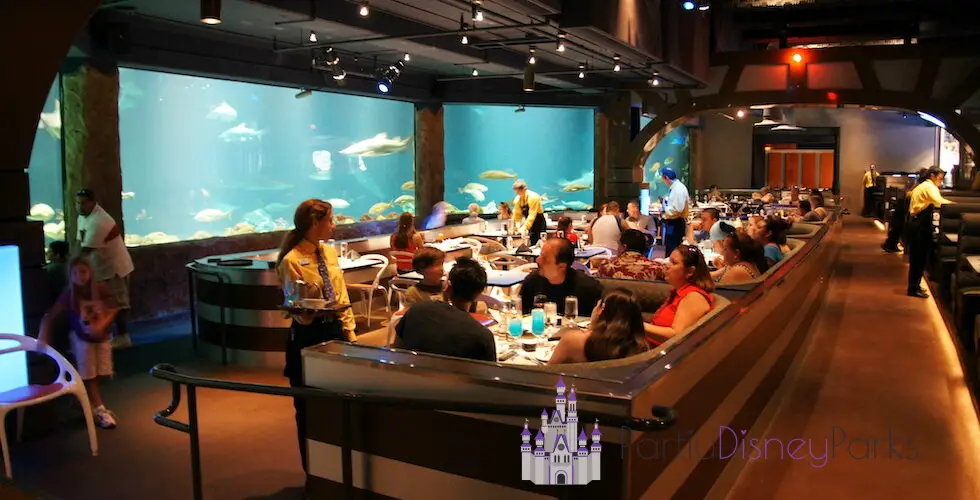 Sharks Underwater Grill - Restaurante com tubarões no SeaWorld
