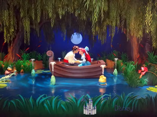 Ariel e Eric no passeio de barco no Under the Sea