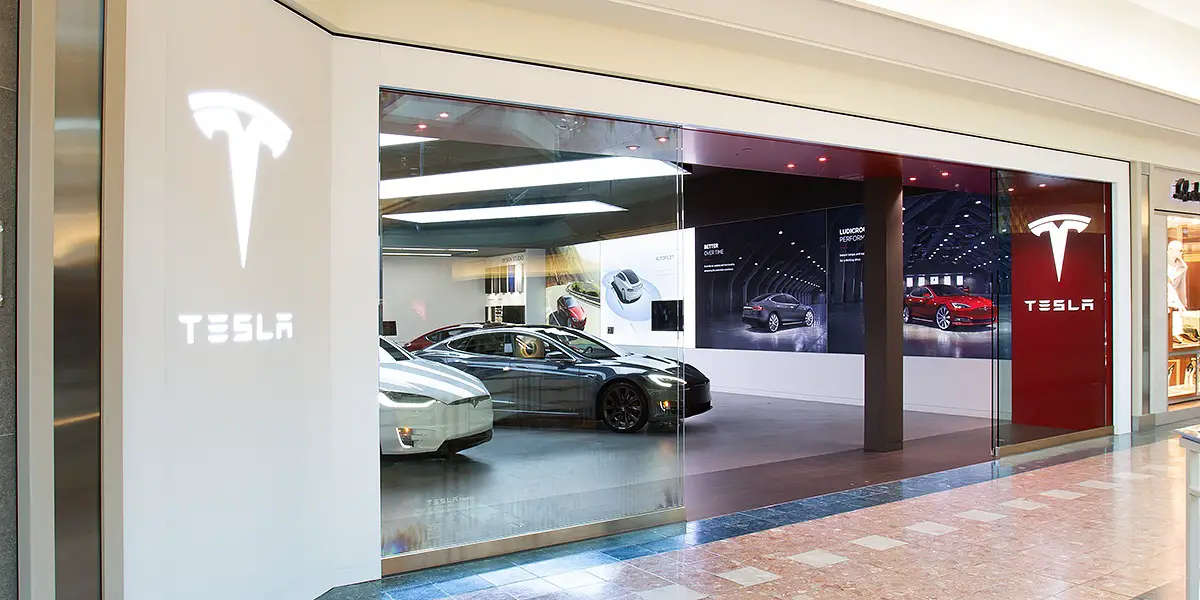 Sala de exhibición de Tesla - El centro comercial de Florida