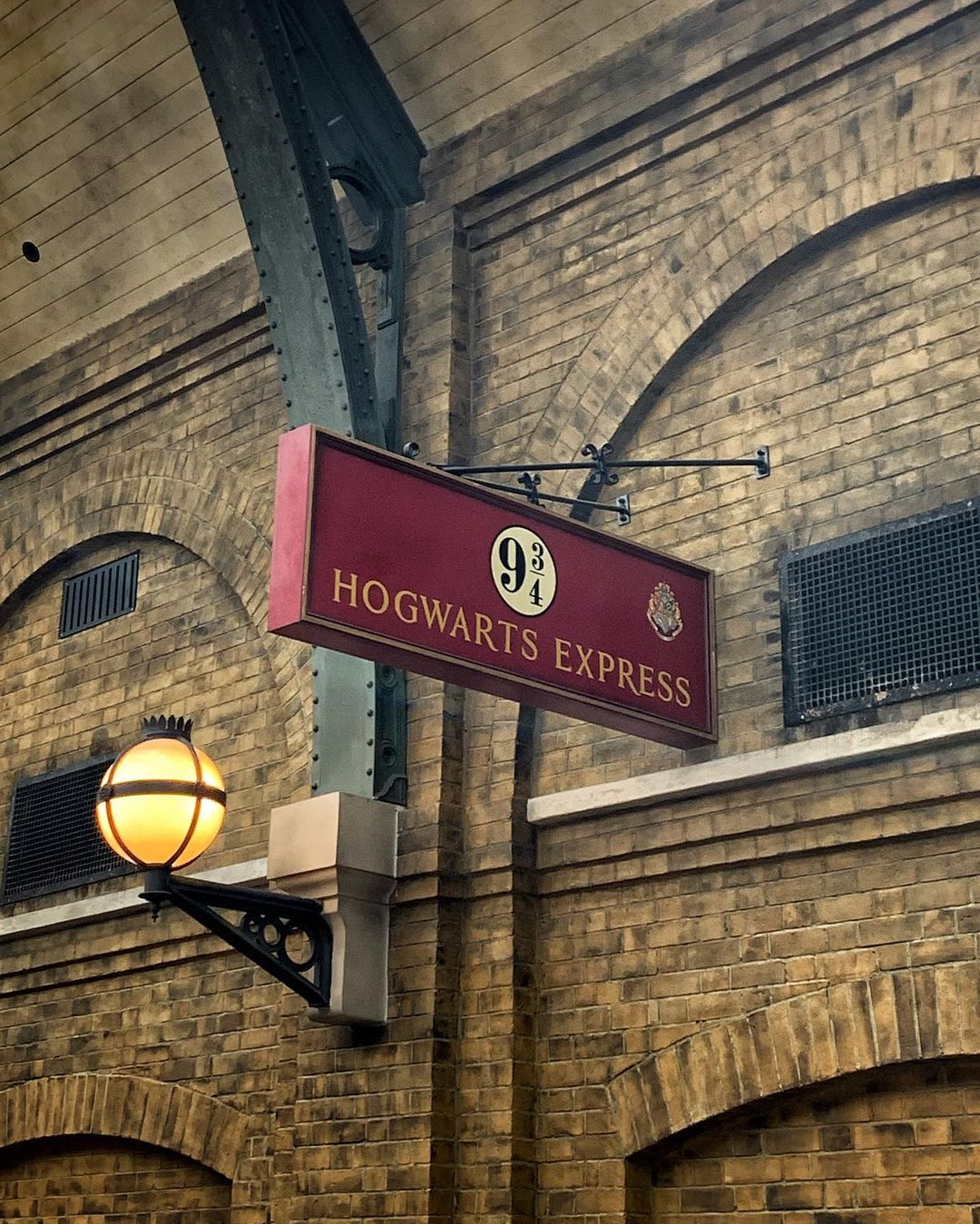 Hogwarts-Express-Haltestelle in der Winkelgasse – Harry-Potter-Bereich in den Universal Studios Orlando (6)