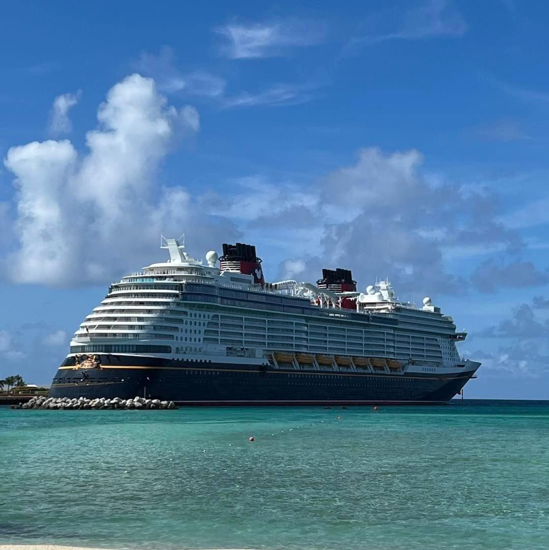 Vista desde fuera de Disney Cruise Line