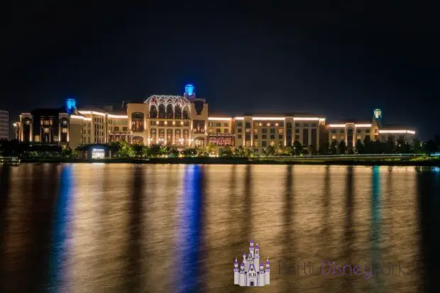 shanghai-disneyland-hotel-water-reflection-bricker-china