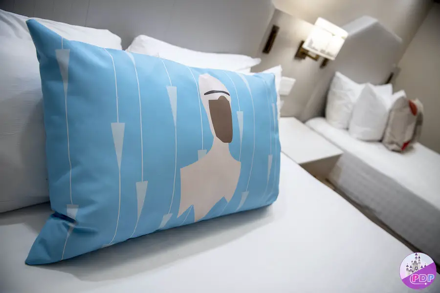 pillow-incredibles-rooms-contemporary-resort-disney-world