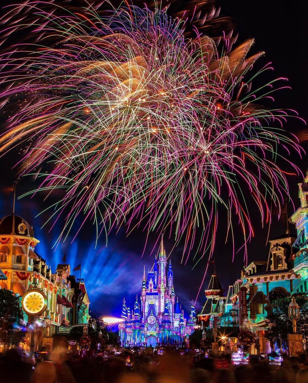 Castelo do Cinderela durante o Ano Novo na Disney