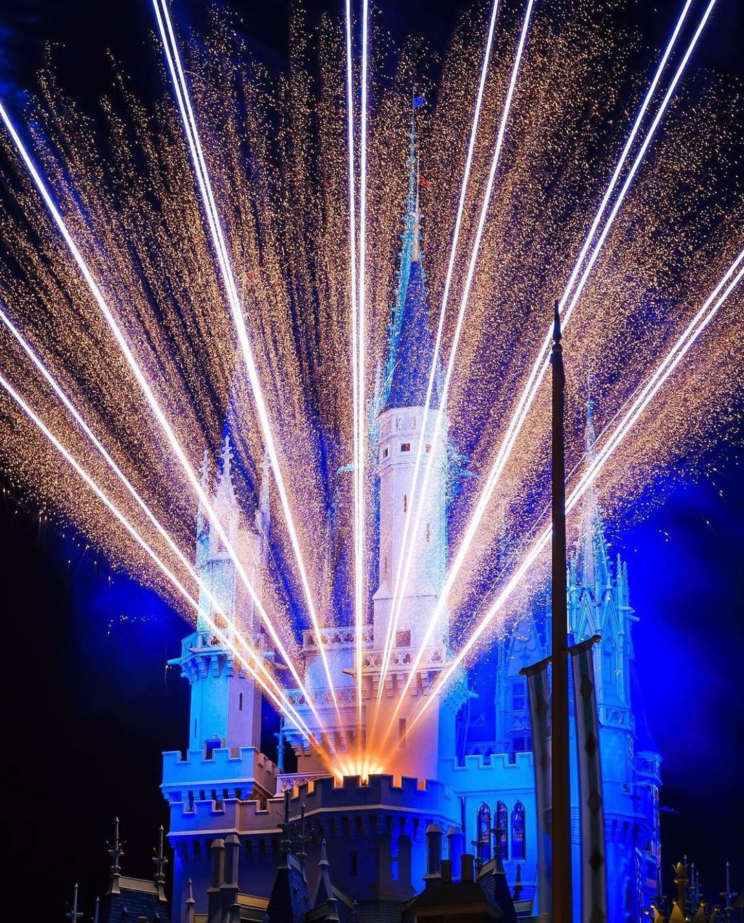 Castelo do Cinderela durante o Ano Novo na Disney