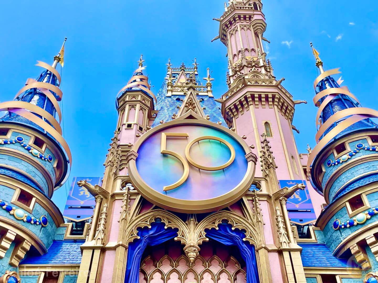 Disney_World_Cinderella_Castle_50th_anos-Disney