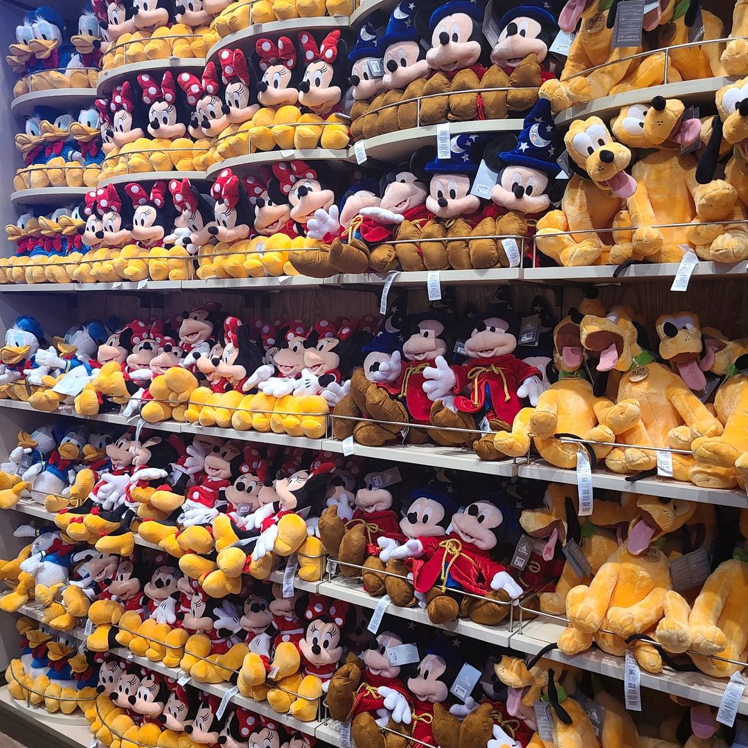 World of Disney - Disney Springs Amazing Store