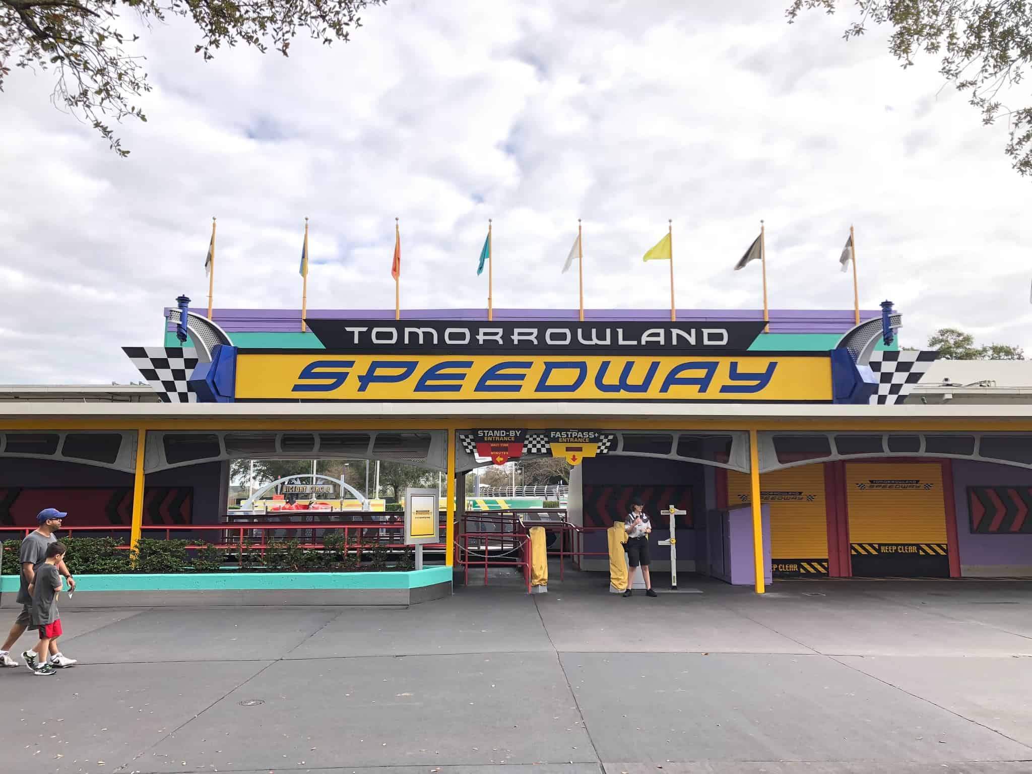 Tomorrowland Speedway - Paseo en el Reino Mágico