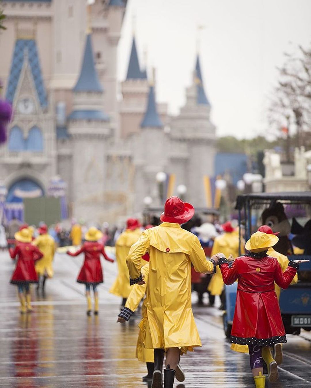 Magic Kingdom with Rain - Cuándo es el mejor momento para ir a Disney y Orlando