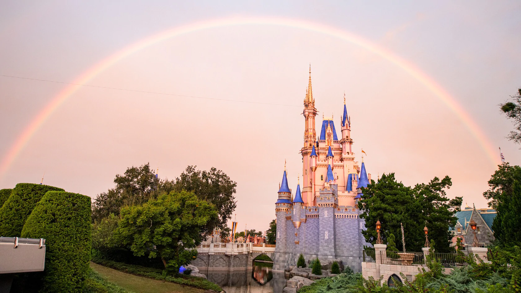 Disney-Schlösser mit Regenbogen