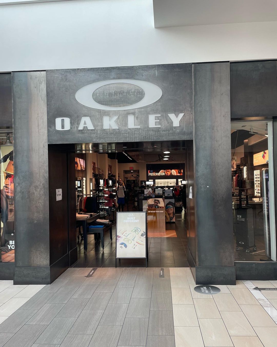 Oakley Florida Mall - Einkaufen in Orlando