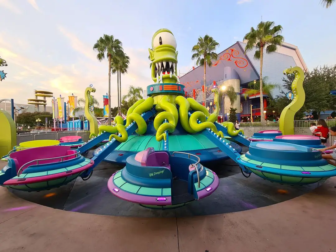 Kang & Kudos Twirl ‘n’ Hurl - Atração da Universal Studios na área dos Simpsons