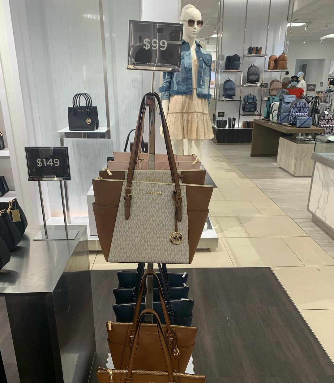 Michael Kors Outlet - Boutique de sacs et d'accessoires à Orlando Premium Outlets