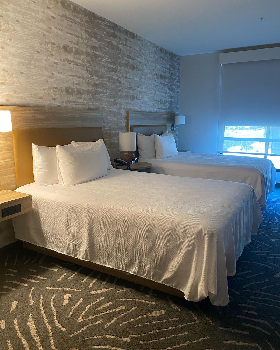 Room at Home2 Suites es uno de los mejores hoteles cerca de Disneyland California