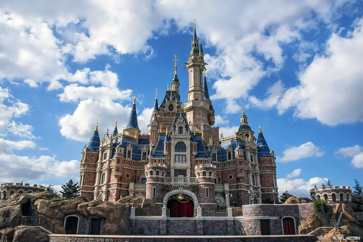 Shanghai-Disneyland-Shanghai-Disney-Castle-Enchated-Storybook-Castle