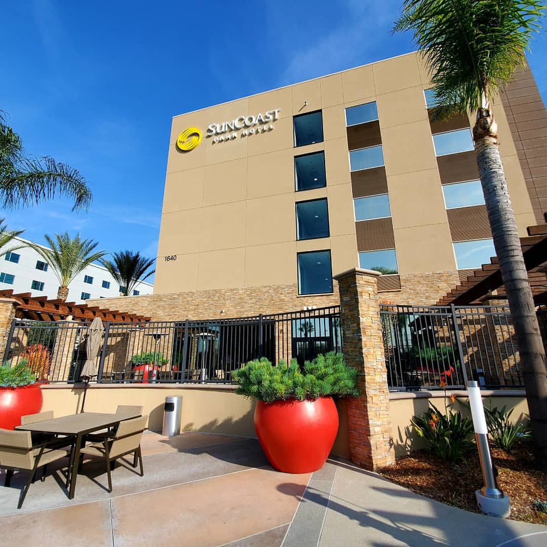 SunCoast Park Hotel - Hotel Close to Disneyland California
