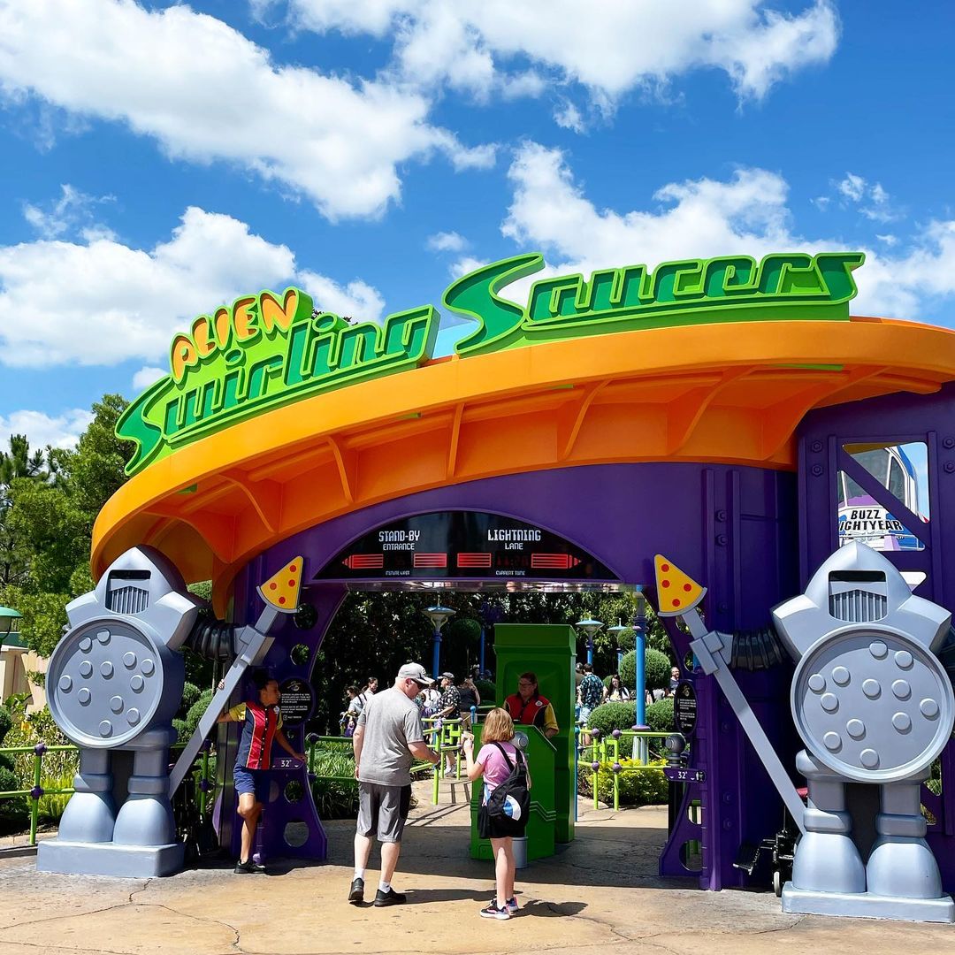 Alien Swirling Saucers - Hollywood Studios Attraction