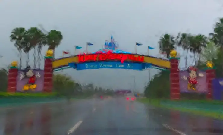 Entrada de Disney World con lluvia