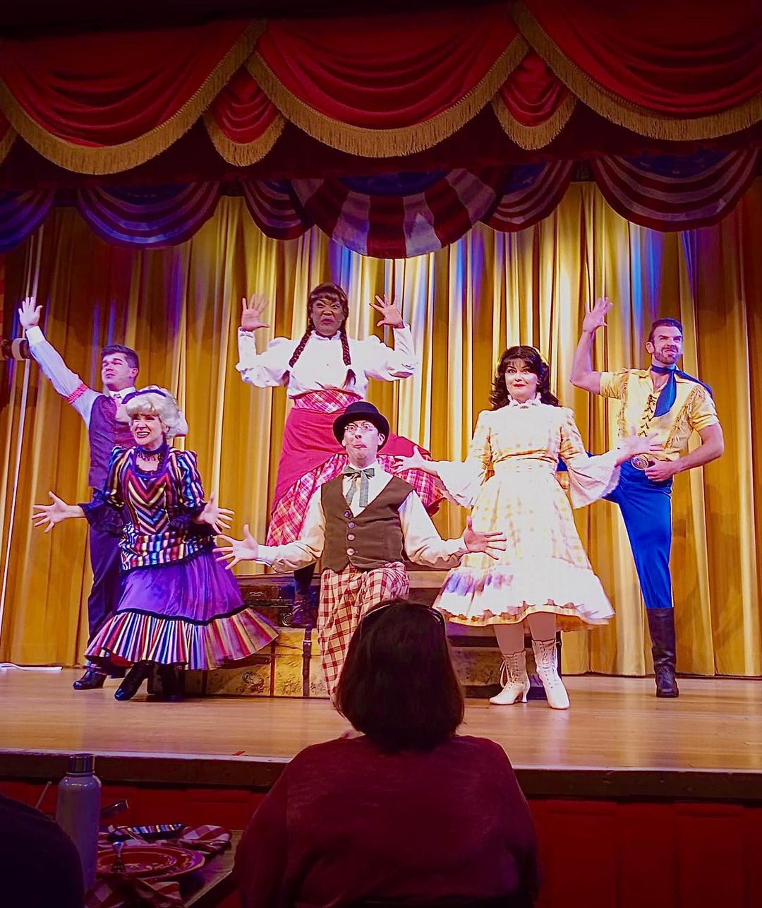 Hoop-Dee-Doo Musical Revue - Cena y espectáculo en Disney (Fort Wilderness) (7)