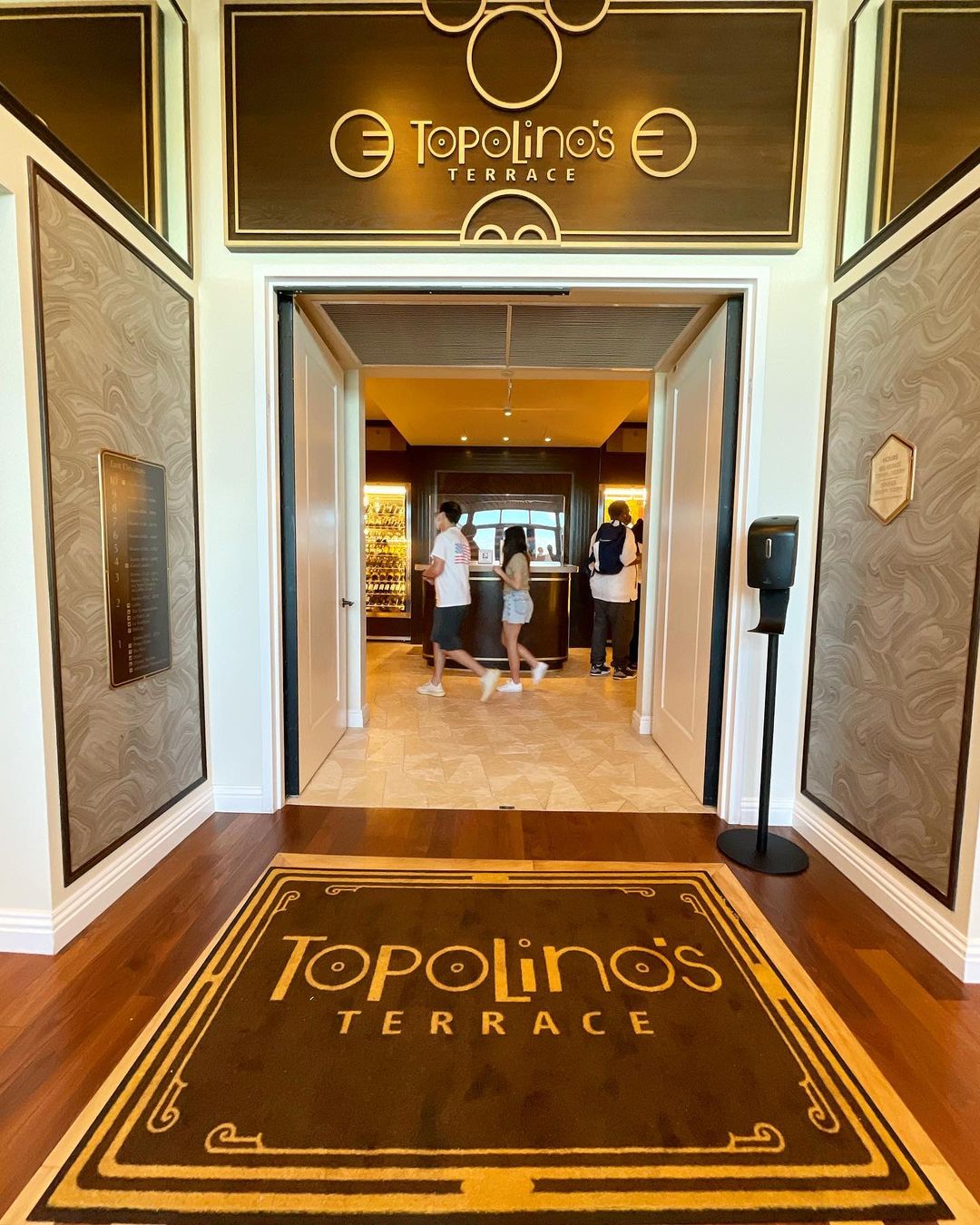 Topolino's Terrace - Restaurant at Disney's Riviera Resort