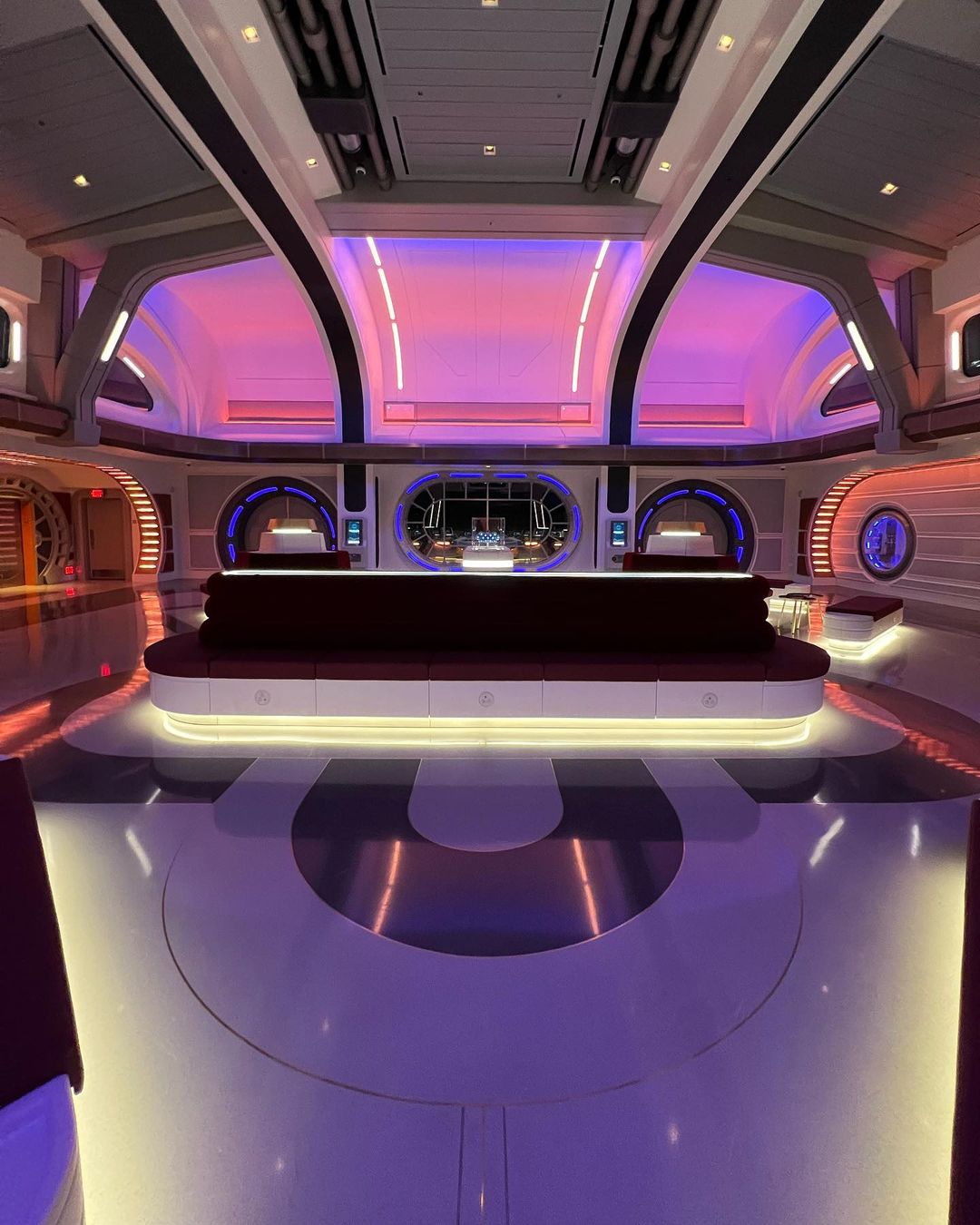 Star Wars Galactic Starcruiser Lobby