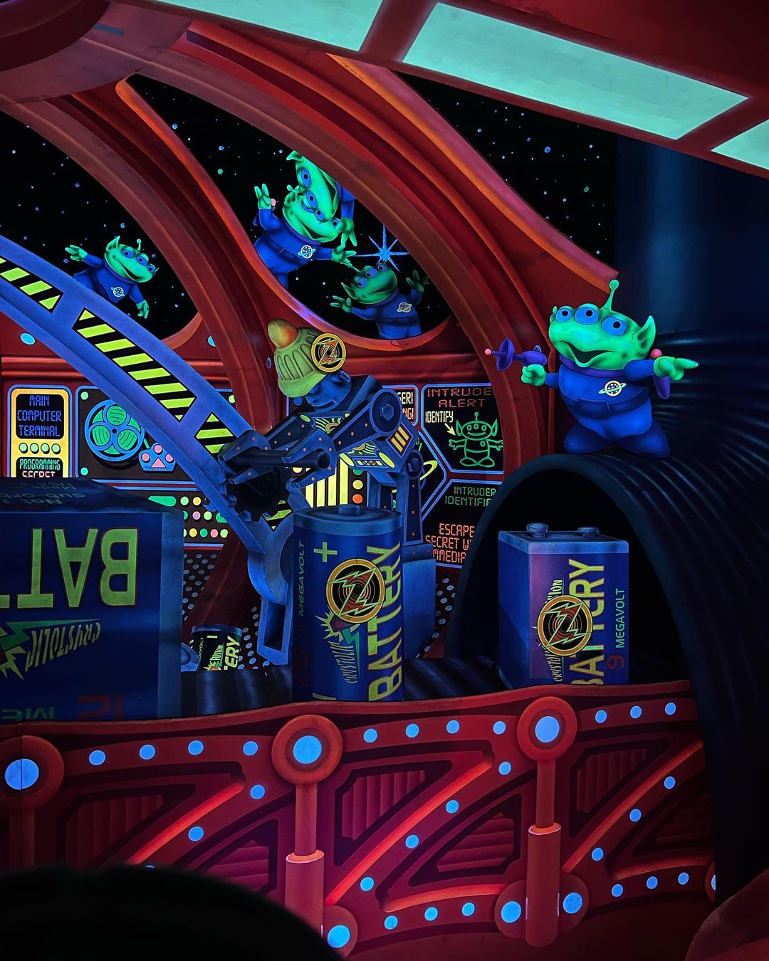 Buzz Lightyear's Space Ranger Spin - Atracción del Reino Mágico 