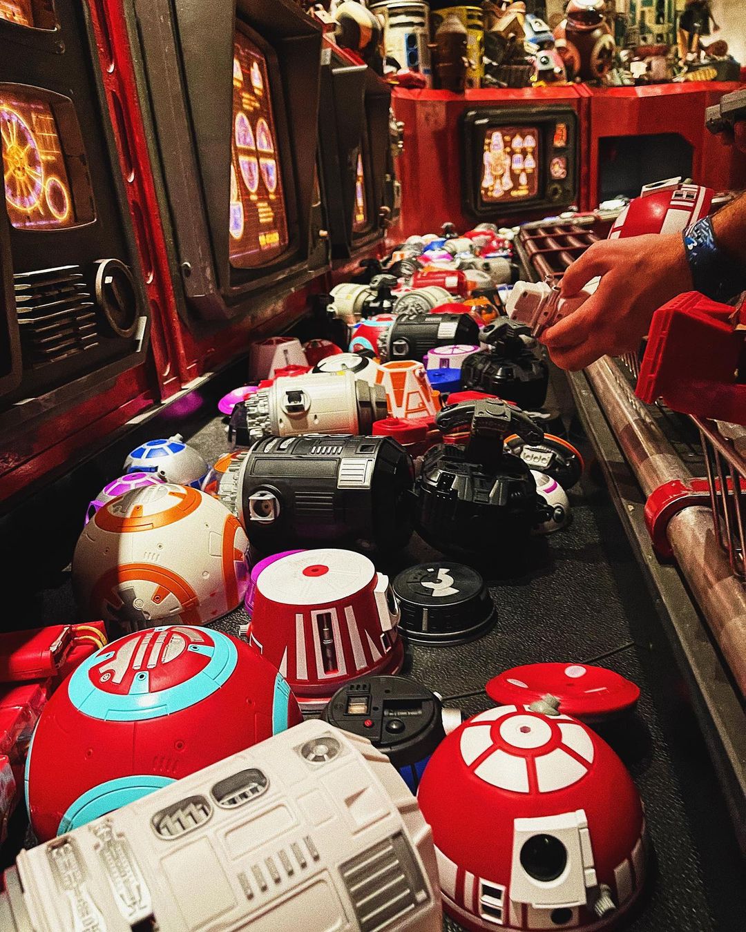 Droid Depot - Build your Droid at Disney's Hollywood Studios