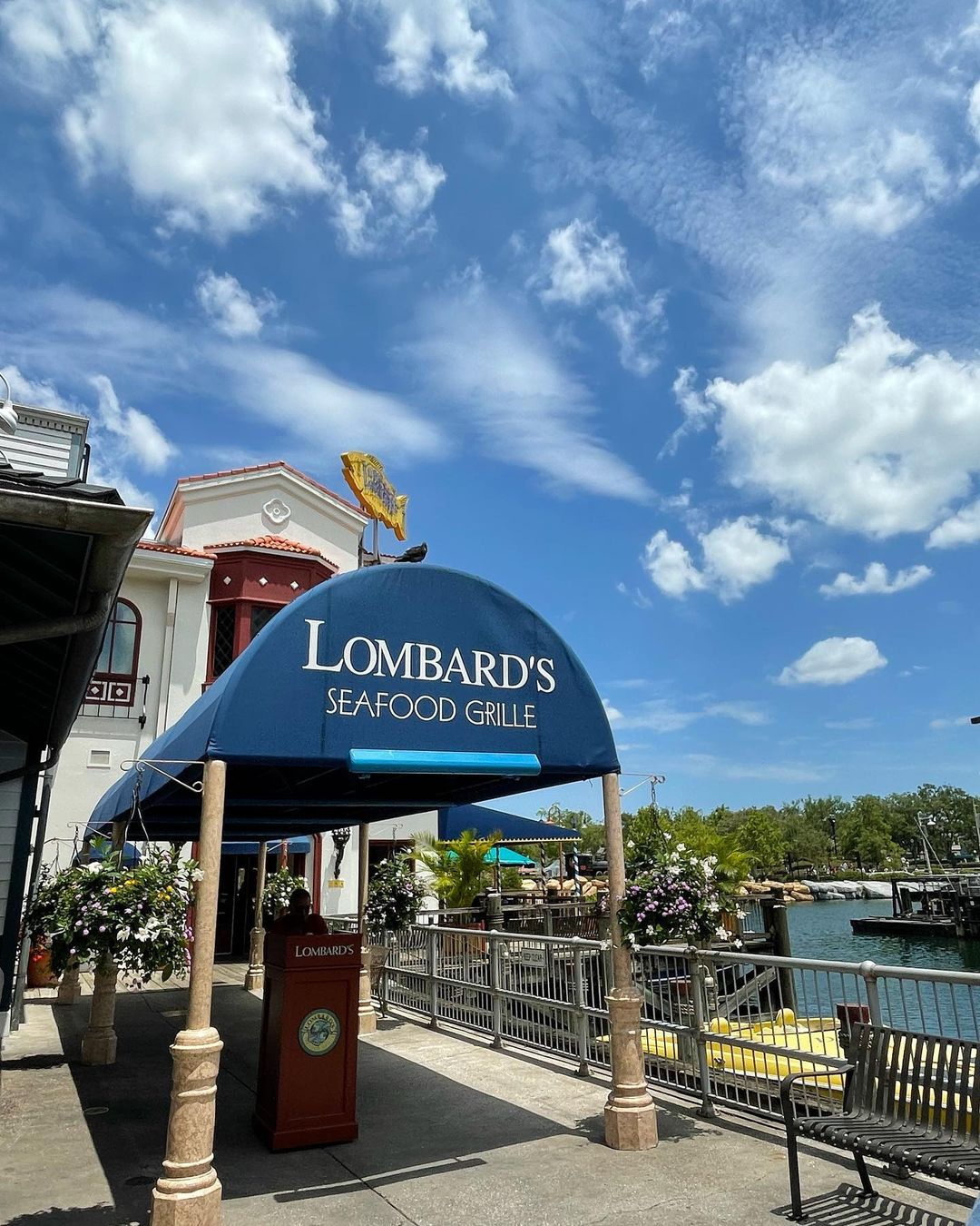 Lombards Seafood Grille-Fassade