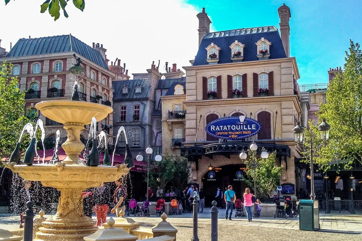 Das Bild zeigt etwas über Disney-Paris-Parks 