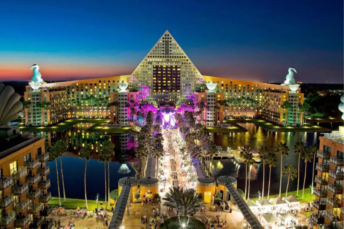 Is Walt Disney World Hotel Dolphin a good option to stay in Orlando?